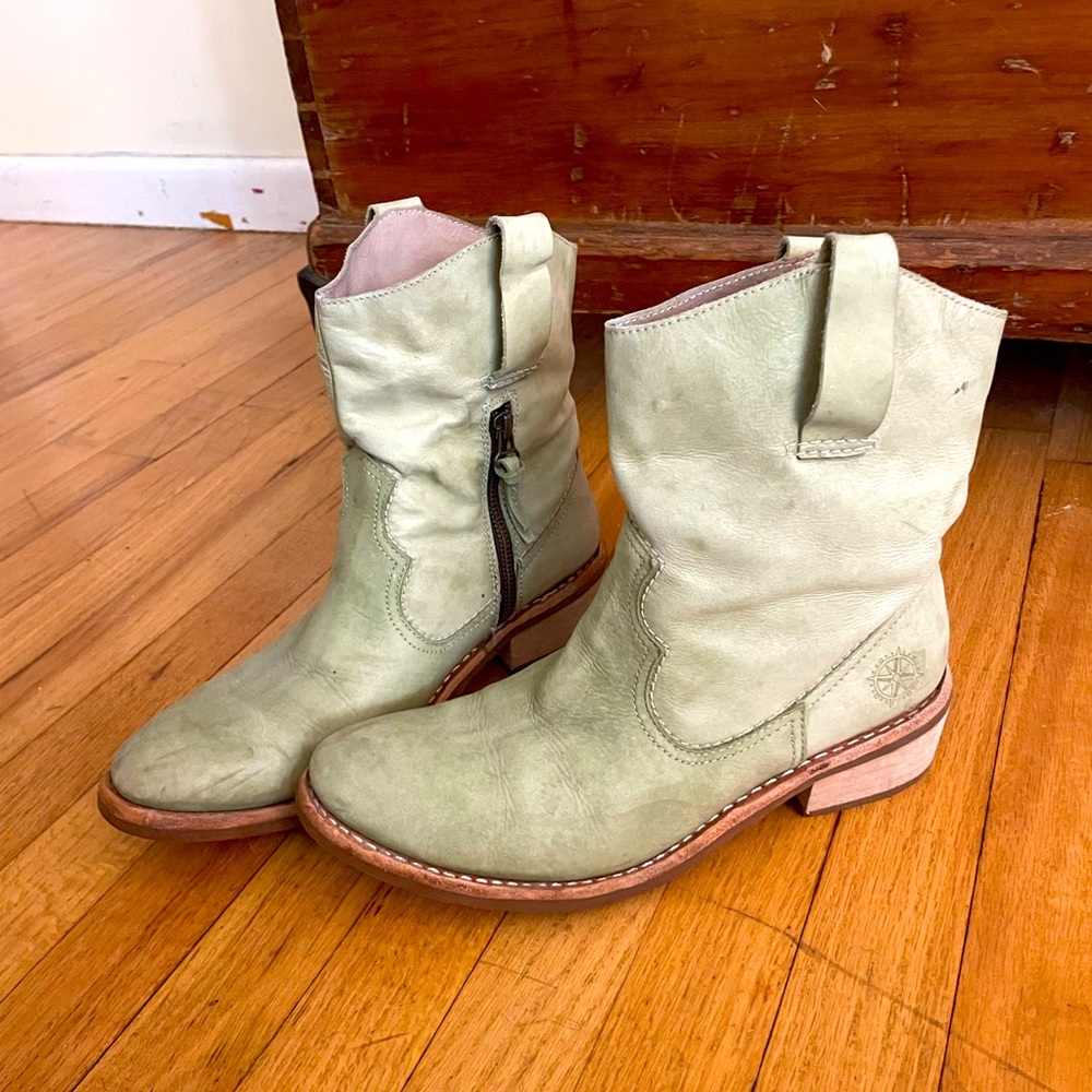 BUSSOLA DESIGNER WOMEN'S GREEN GRASS LEATHER DISTRESSED ANKLE BOOTS
